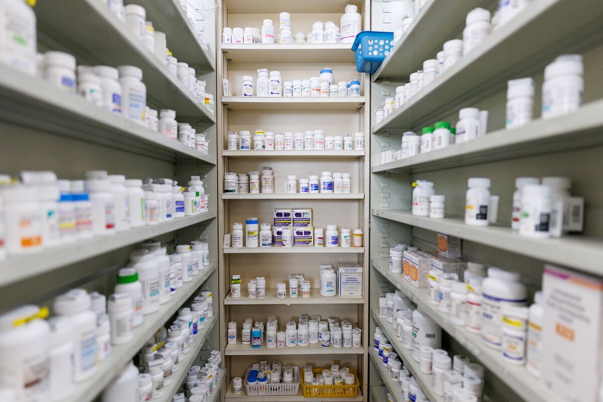 White House plans new round of Medicaid drug-pricing deals with midsize biotechs