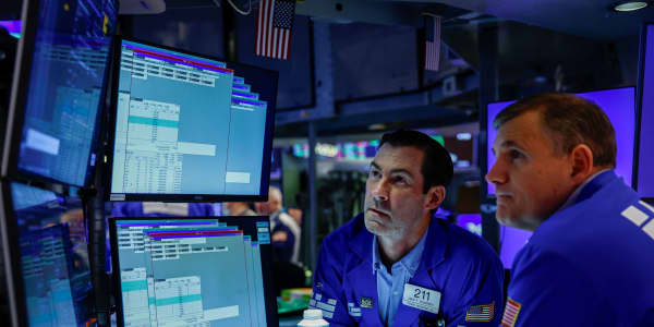 Buffettstepsdown,WallStreetbouncesback,2027'truckwars'andmoreinMorningSquawk